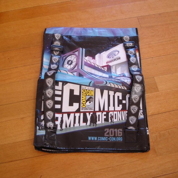 2/$12: DC SUPERHERO GIRLS Large Tote Comic-Con - Picture 2 of 2